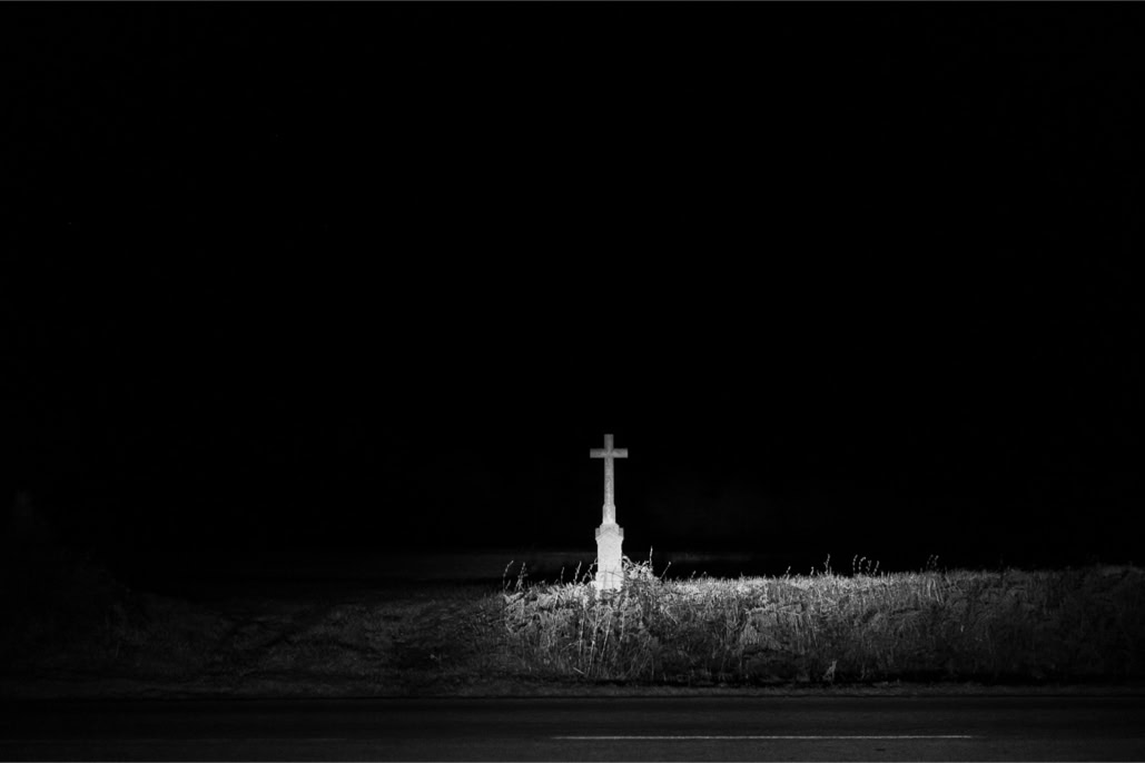 black and white, bretagne, brittany, bw, croix, cross, diaoul, monochrom, monochrome, noir et blanc, road, route