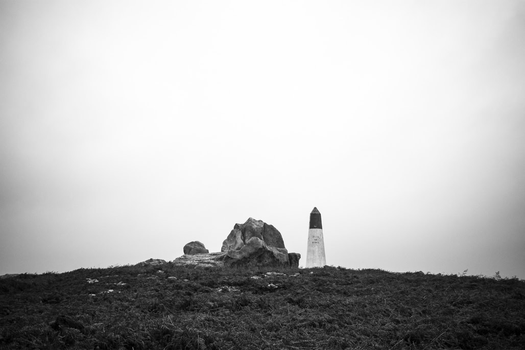 amer, black and white, bretagne, brittany, bw, daymark, lande, monochrom, monochrome, moor, noir et blanc, plas ar scoul, rocher, rock, île de sein