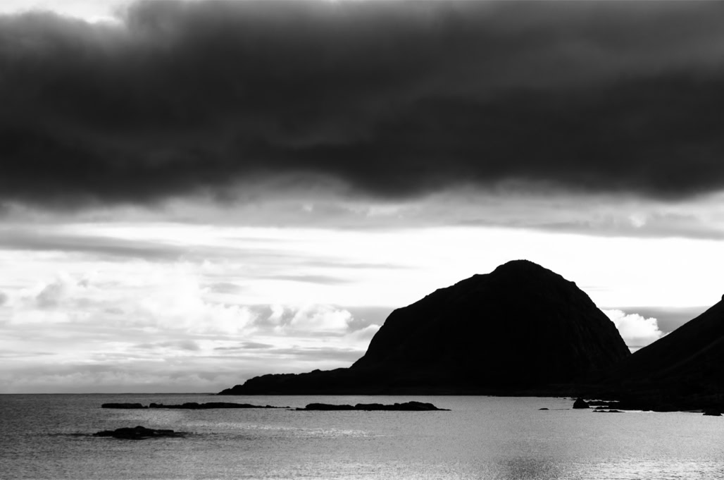 black and white, bw, lofoten, monochrom, monochrome, montagne, mountain, noir et blanc, norvège, norway, ocean
