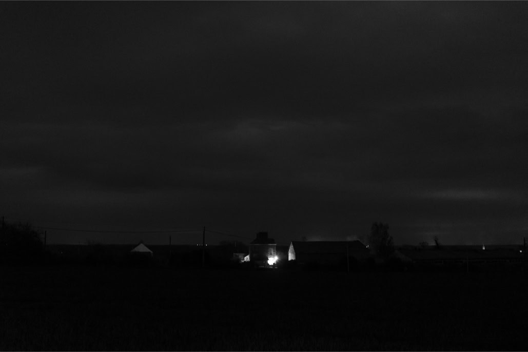 black and white, bretagne, brittany, bw, champ, field, house, maison, monochrom, monochrome, noir et blanc