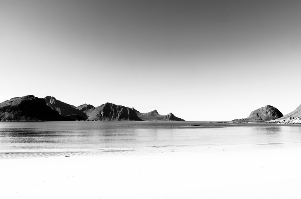 beach, black and white, bw, lofoten, monochrom, monochrome, montagne, mountain, noir et blanc, norvège, norway, ocean, plage