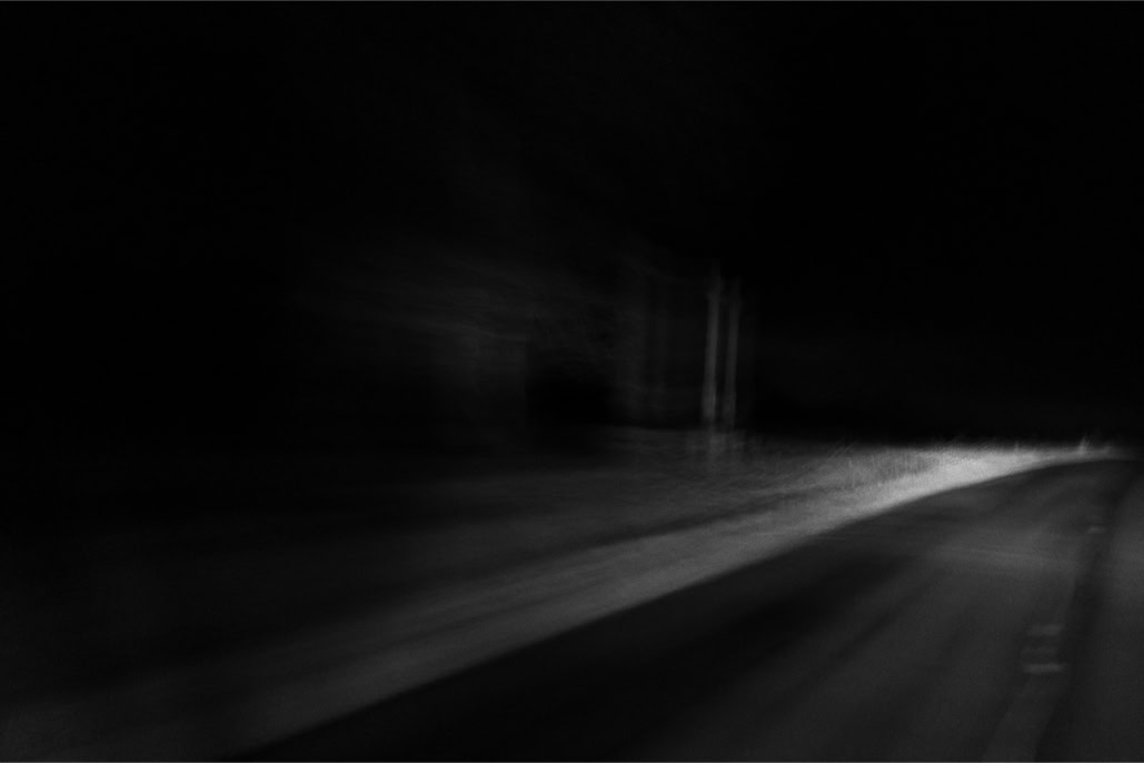 black and white, blurry, bretagne, brittany, bw, croix, cross, diaoul, flou, monochrom, monochrome, noir et blanc, road, route