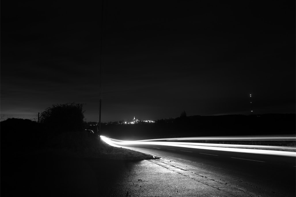 black and white, bretagne, brittany, bw, car lights, light, lumière, monochrom, monochrome, night, noir et blanc, nuit, phares, road, route