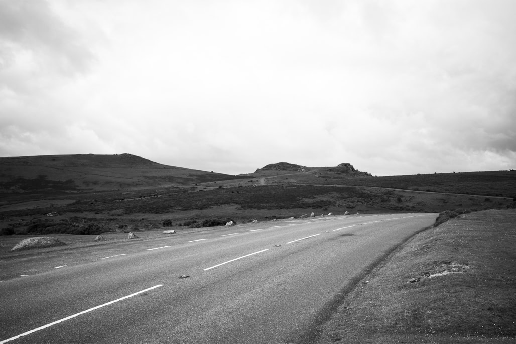 UK, black and white, bw, dartmoor, devon, england, lande, monochrom, monochrome, moor, noir et blanc, road, route, united kingdom