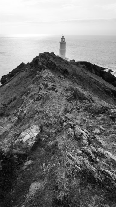 UK, black and white, bw, devon, england, lighthouse, mer, monochrom, monochrome, noir et blanc, phare, rocher, rock, sea, start point, united kingdom