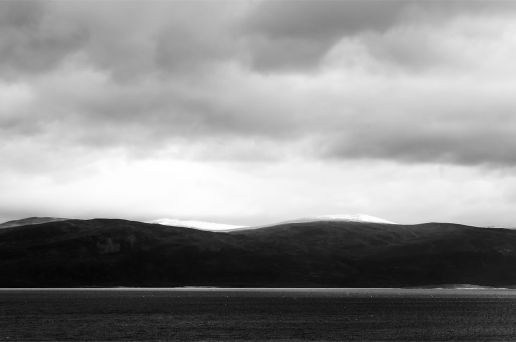 black and white, bw, lac, lake, monochrom, monochrome, montagne, mountain, neige, noir et blanc, snow, suede, sweden