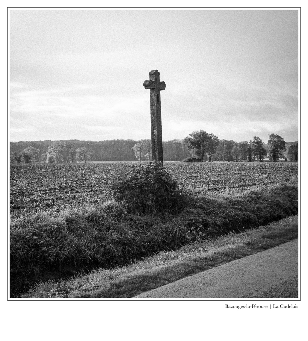 black and white, bretagne, brittany, bw, calvaire, calvary, croix, cross, monochrom, monochrome, noir et blanc