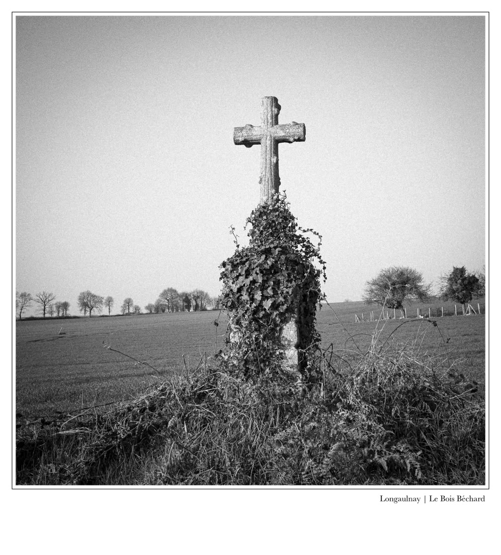oretail photography,  olivier retail, black and white, bretagne, brittany, bw, calvaire, calvary, croix, cross, monochrom, monochrome, noir et blanc