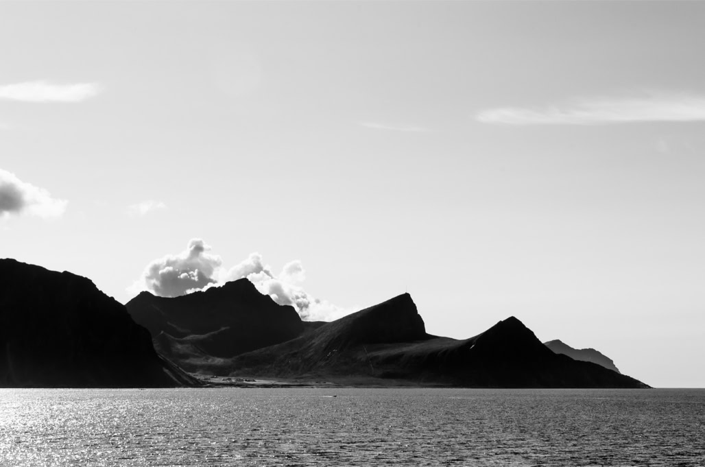 black and white, bw, lofoten, monochrom, monochrome, montagne, mountain, noir et blanc, norvège, norway, ocean
