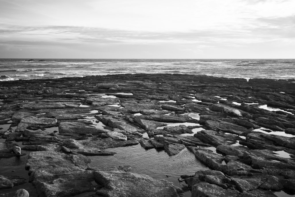 black and white, bretagne, brittany, bw, monochrom, monochrome, noir et blanc, ocean, rocher, rock, île de sein