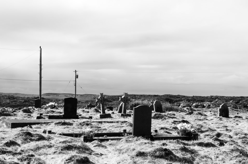 Ireland, Irlande, black and white, bw, cemetery, cimetière, connemara, grave, monochrom, monochrome, noir et blanc, paysage landscape, tombe