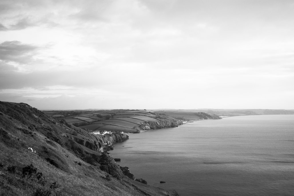 UK, black and white, bw, champ, cliff, devon, england, falaise, field, hallsands, mer, monochrom, monochrome, noir et blanc, sea, start point, united kingdom, village