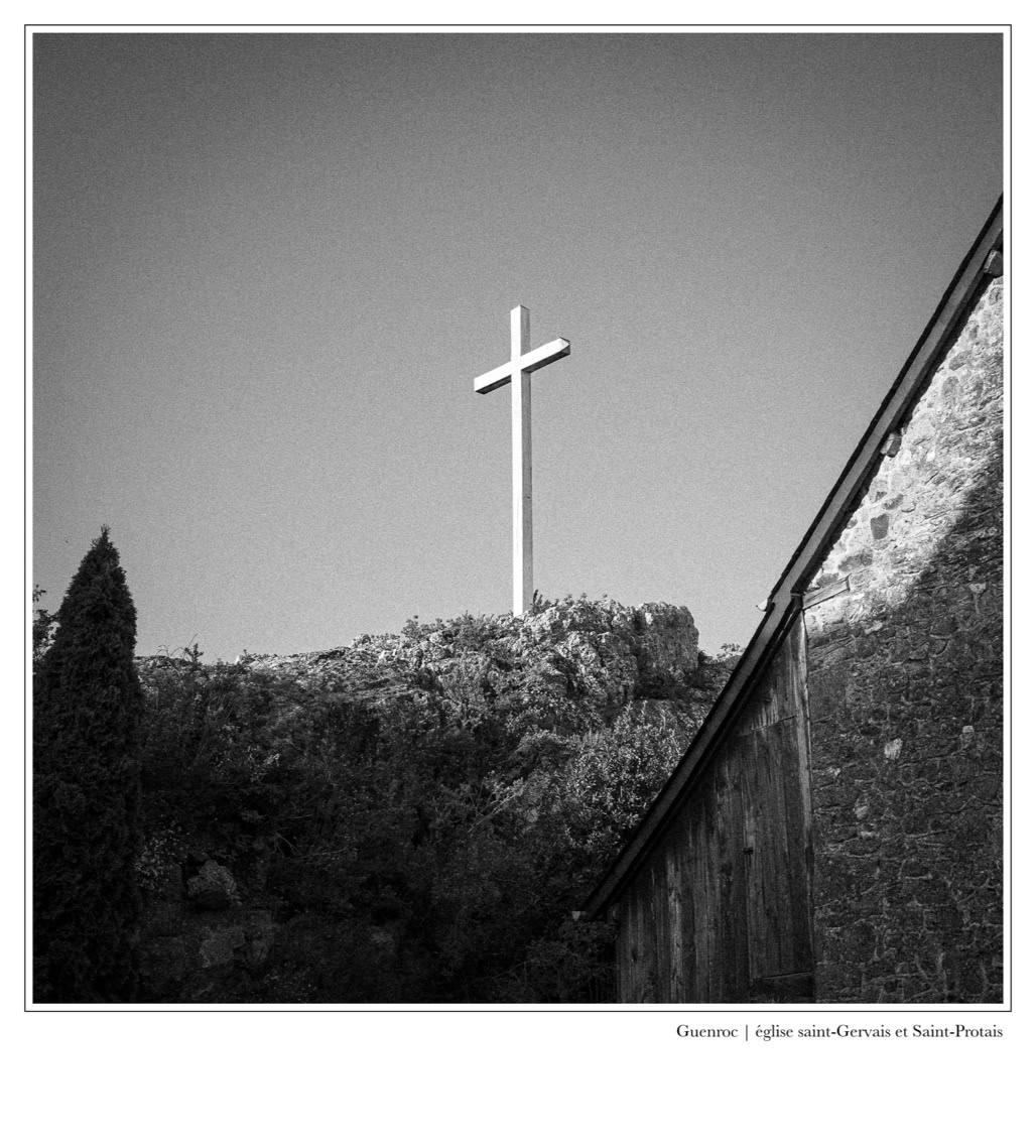 black and white, bretagne, brittany, bw, calvaire, calvary, croix, cross, monochrom, monochrome, noir et blanc