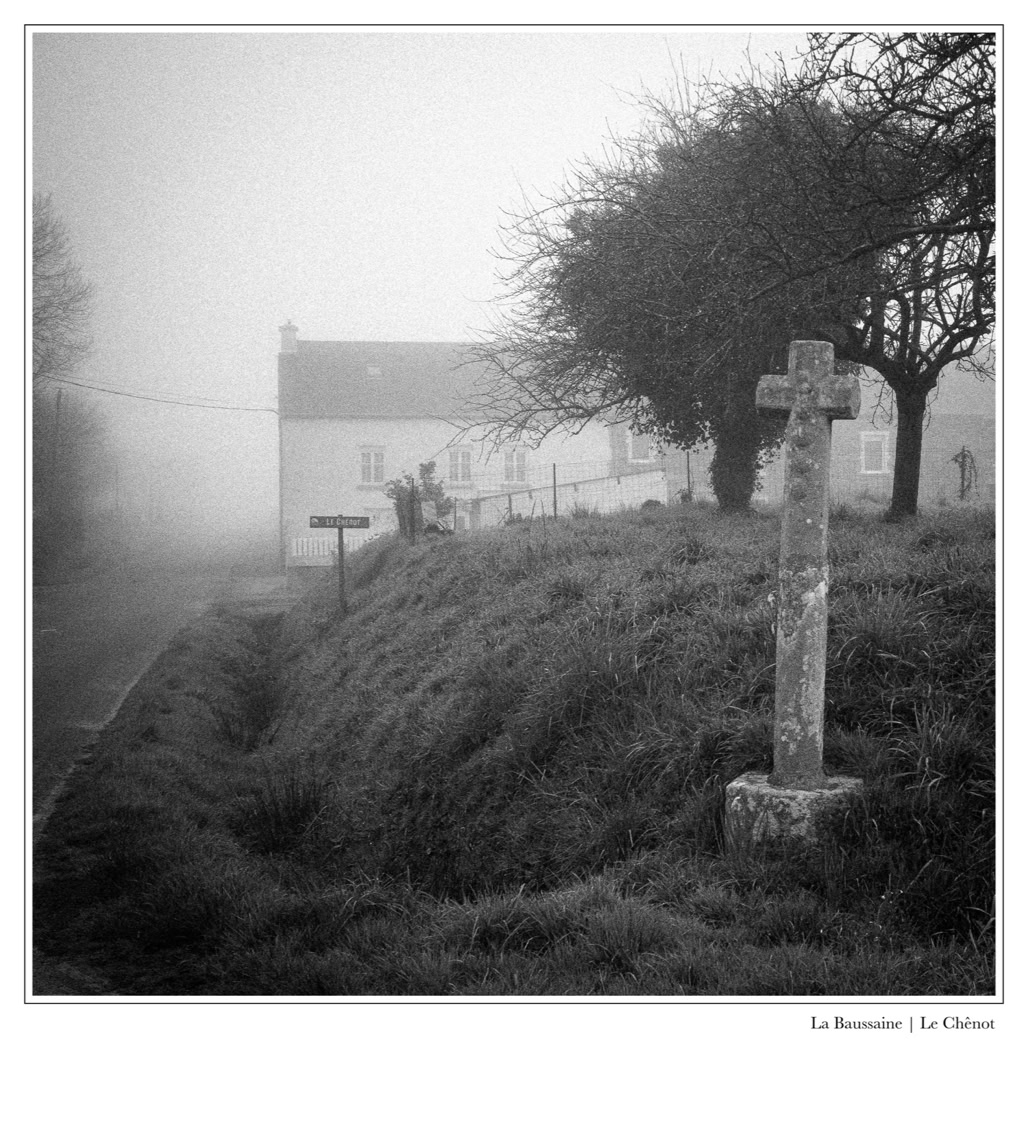 black and white, bretagne, brittany, bw, calvaire, calvary, croix, cross, monochrom, monochrome, noir et blanc
