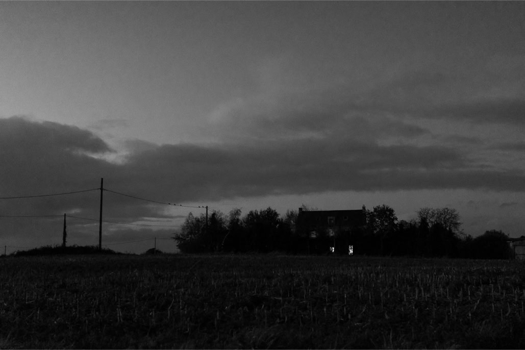 black and white, bretagne, brittany, bw, diaoul, house, lighthouse, lumière, maison, monochrom, monochrome, noir et blanc, pole, poteau
