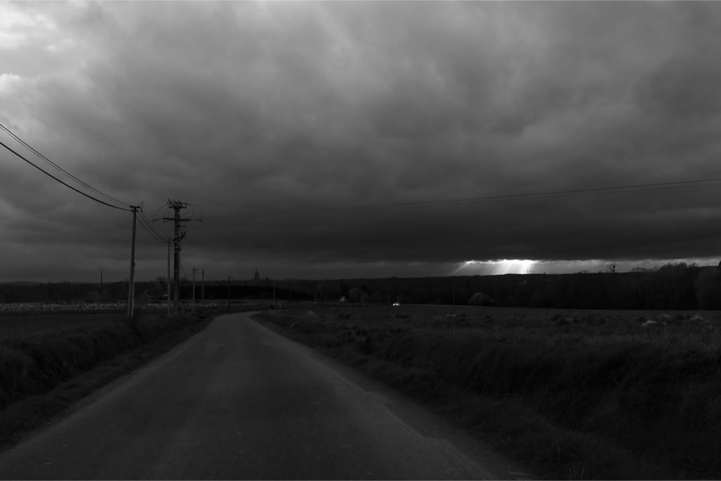 black and white, bretagne, brittany, bw, champ, diaoul, field, light, lumière, monochrom, monochrome, noir et blanc, road, route
