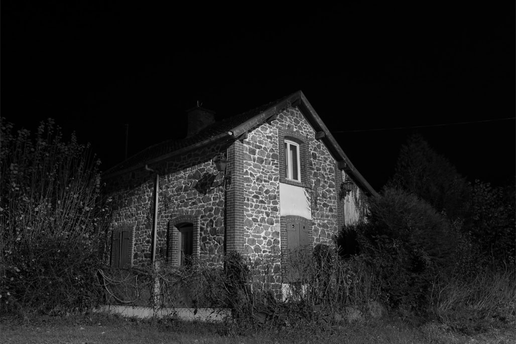 black and white, bretagne, brittany, bw, house, light, lumière, maison, monochrom, monochrome, night, noir et blanc, nuit