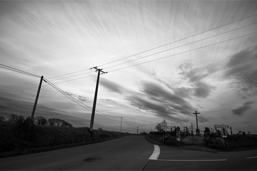 black and white, bretagne, brittany, bw, carrefour, cimetery, cimetière, croix, cross, crossroads, crépuscule, monochrom, monochrome, noir et blanc, pole, poteau, twilight