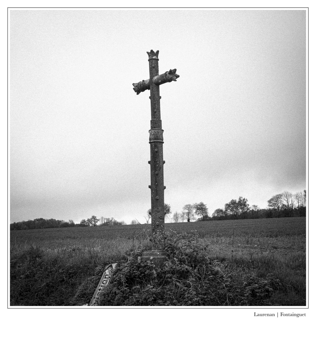 black and white, bretagne, brittany, bw, calvaire, calvary, croix, cross, monochrom, monochrome, noir et blanc