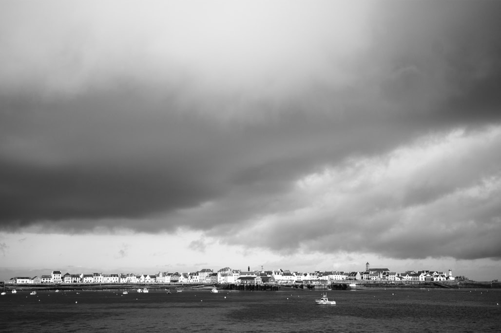 black and white, bretagne, brittany, bw, harbour, house, ile de sein, maison, mer, monochrom, monochrome, noir et blanc, ocean, port, sea