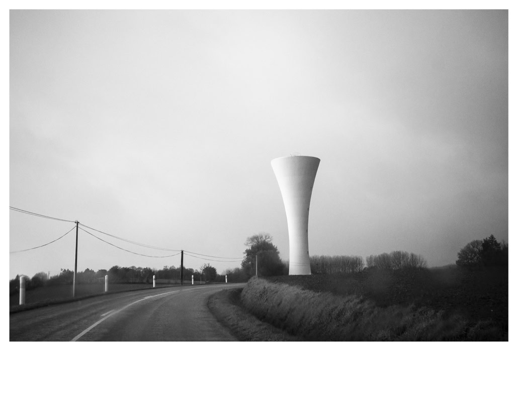 black and white, bretagne, brittany, bw, champ, château d'eau, field, fil électrique, monochrom, monochrome, noir et blanc, pole, poteau, road, route, water tower, wire