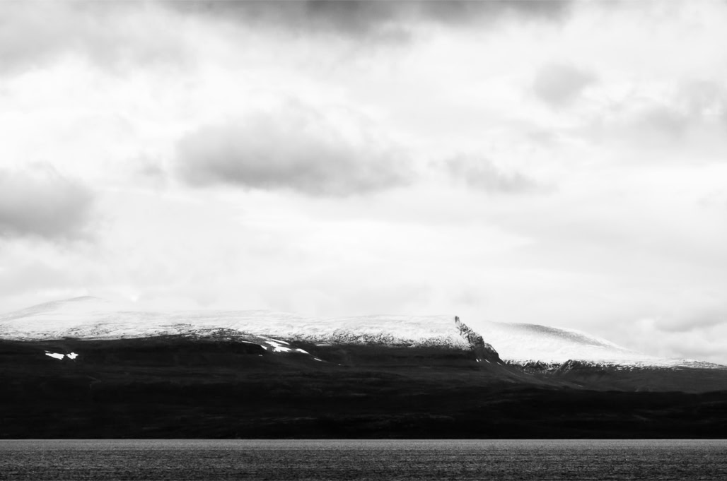 black and white, bw, lac, lake, monochrom, monochrome, montagne, mountain, neige, noir et blanc, snow, suede, sweden
