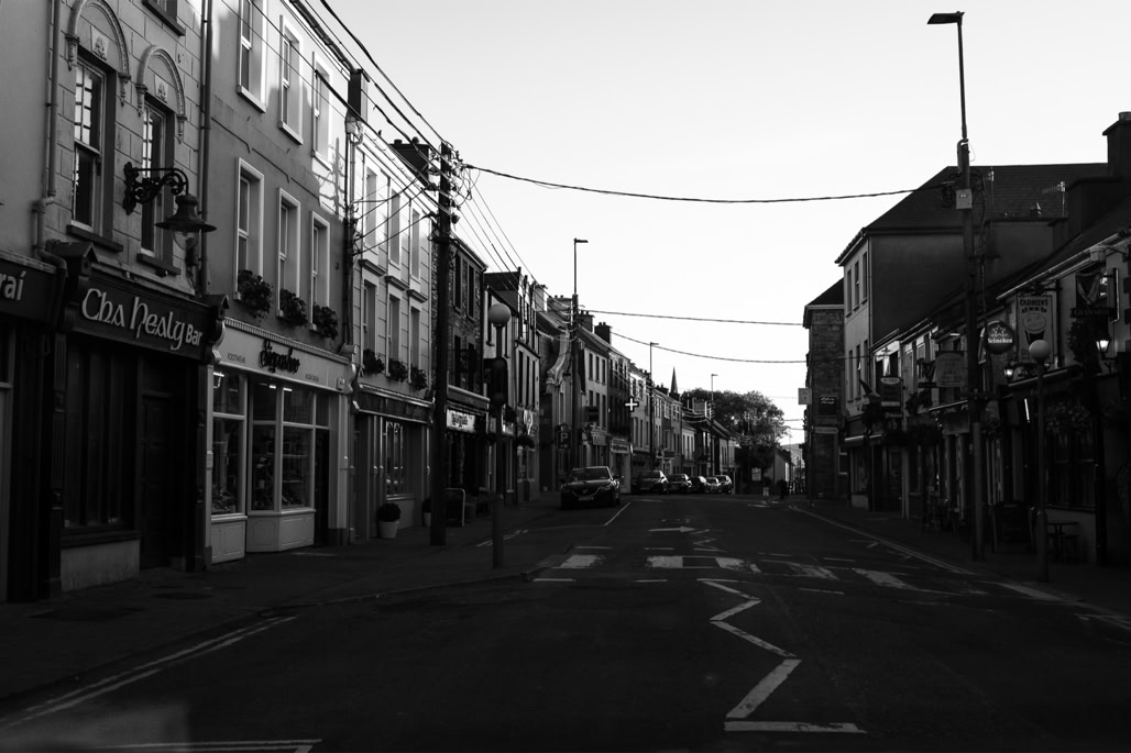 Ireland, Irlande, black and white, bw, caherciveen, city, monochrom, monochrome, noir et blanc, oretail photography, rue, street, town, ville
