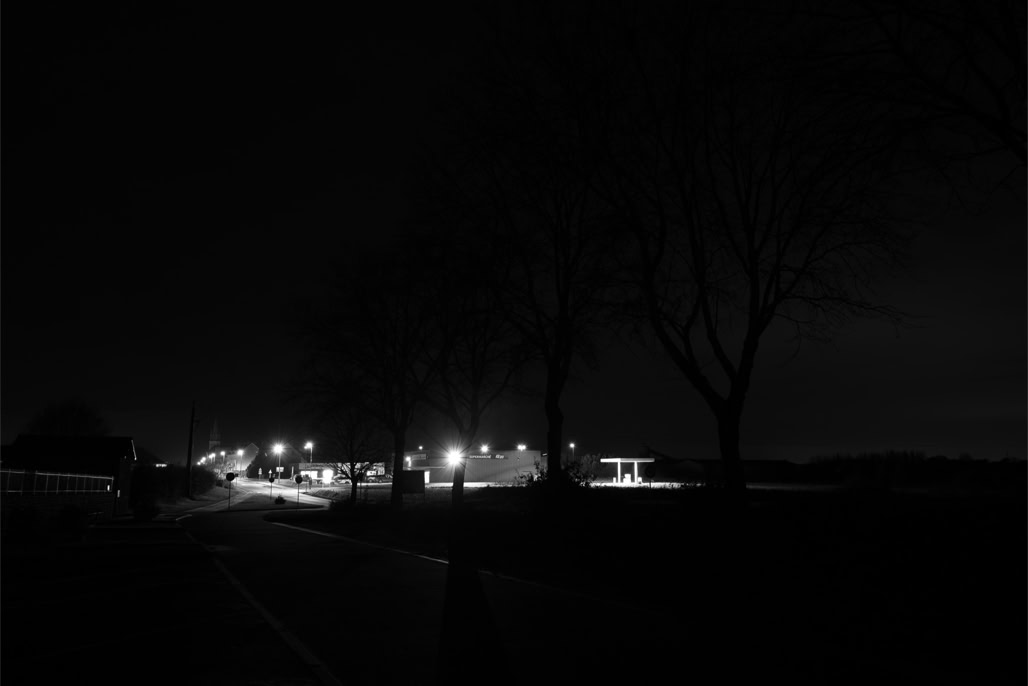 black and white, bretagne, brittany, bw, light, lumière, monochrom, monochrome, night, noir et blanc, nuit, village
