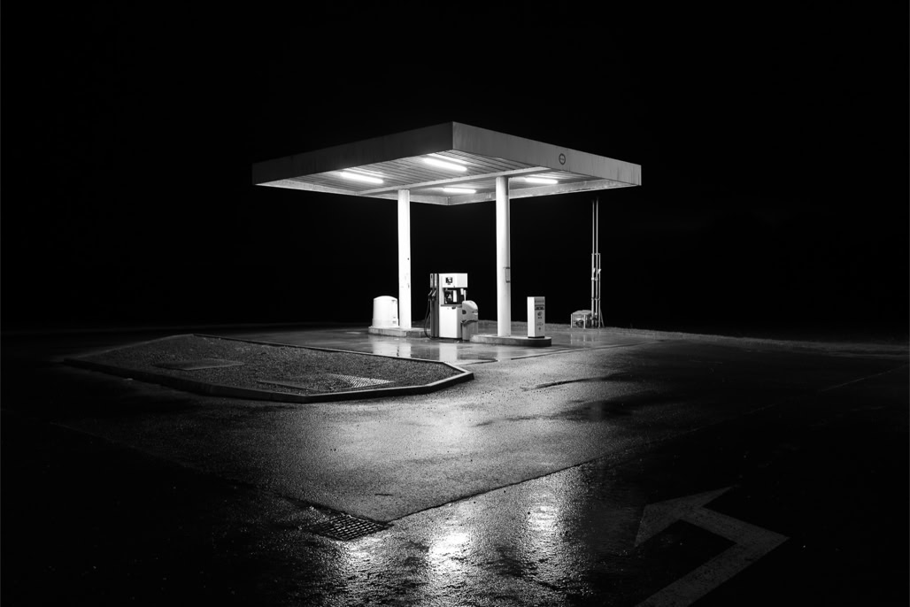 black and white, bretagne, brittany, bw, gas station, light, lumière, monochrom, monochrome, night, noir et blanc, nuit, station essence