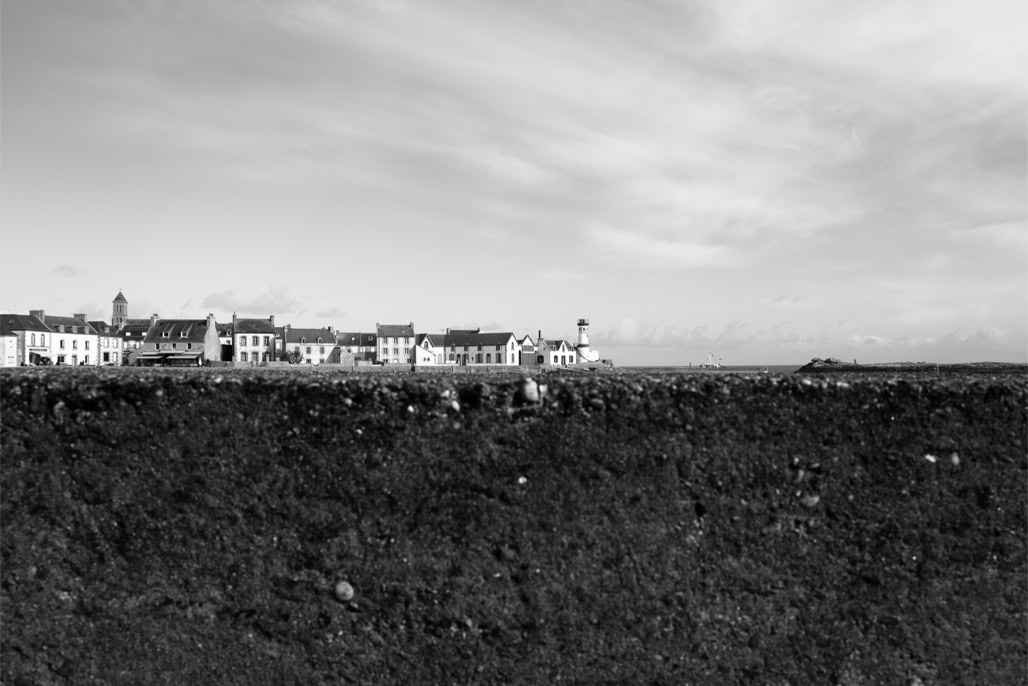 black and white, bretagne, brittany, bw, harbour, house, ile de sein, lighthouse, maison, monochrom, monochrome, noir et blanc, phare, port