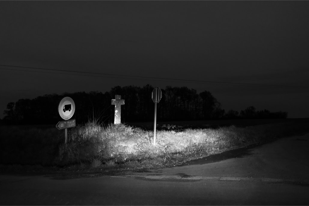 black and white, bretagne, brittany, bw, carrefour, croix, cross, crossroads, diaoul, light, lumière, monochrom, monochrome, noir et blanc