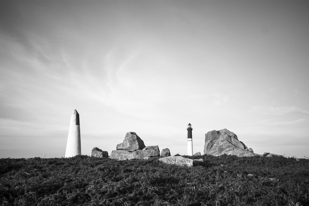 amer, black and white, bretagne, brittany, bw, daymark, goulenez, lighthouse, monochrom, monochrome, noir et blanc, phare, plas ar scoul, rocher, rock, île de sein