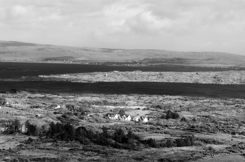 Ireland, Irlande, black and white, bw, connemara, house, lande, maison, monochrom, monochrome, moor, noir et blanc, ocean, paysage landscape