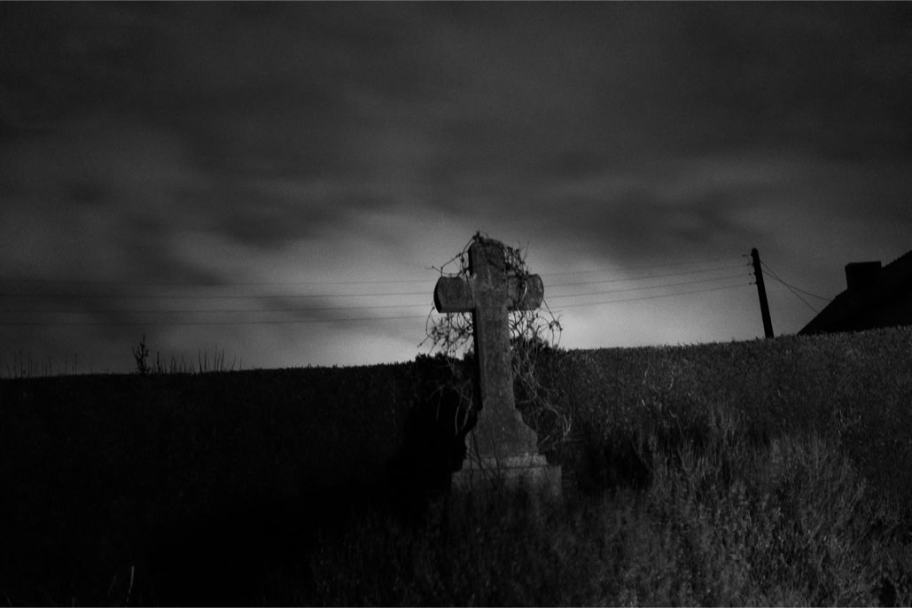 black and white, bretagne, brittany, bw, croix, cross, diaoul, monochrom, monochrome, noir et blanc