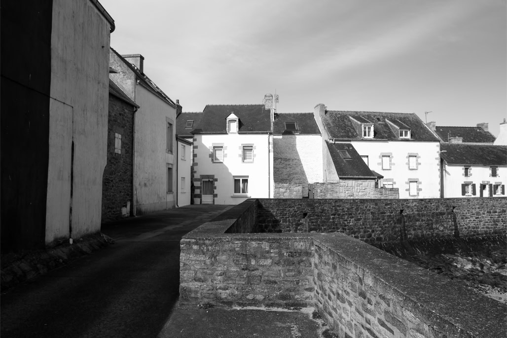 black and white, bretagne, brittany, bw, harbour, house, ile de sein, maison, monochrom, monochrome, noir et blanc, port, quai, quay