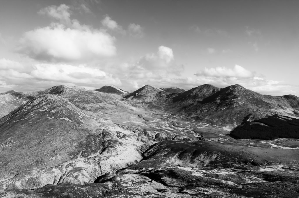 Ireland, Irlande, black and white, bw, connemara, monochrom, monochrome, montagne, mountain, noir et blanc, paysage landscape, twelve bens