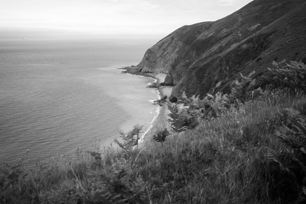 UK, beach, black and white, bw, cliff, devon, england, exmoor, falaise, mer, monochrom, monochrome, noir et blanc, plage, sea, united kingdom