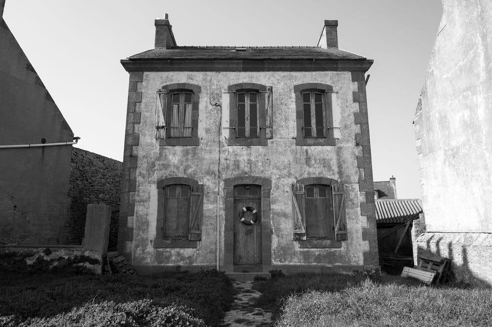 paysage, oretail photography,  olivier retail, black and white, bretagne, brittany, bw, house, ile de sein, maison, monochrom, monochrome, noir et blanc, landscape