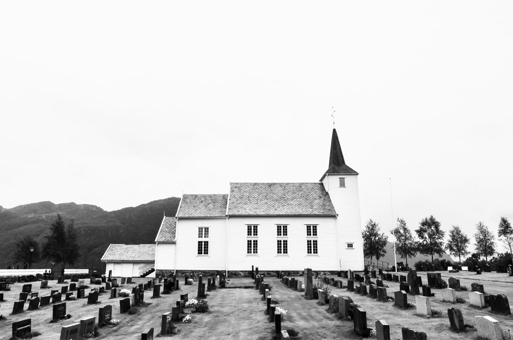 black and white, bw, cemetery, church, cimetière, monochrom, monochrome, noir et blanc, norvège, norway, église