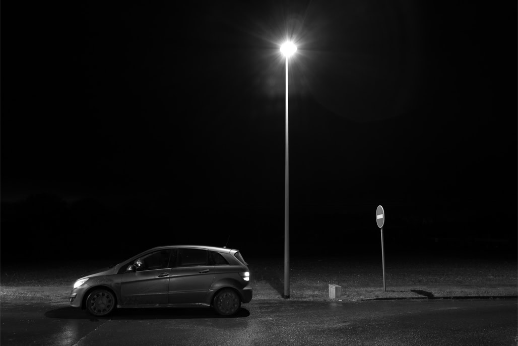black and white, bretagne, brittany, bw, car, light, lumière, monochrom, monochrome, night, noir et blanc, nuit, parking, voiture