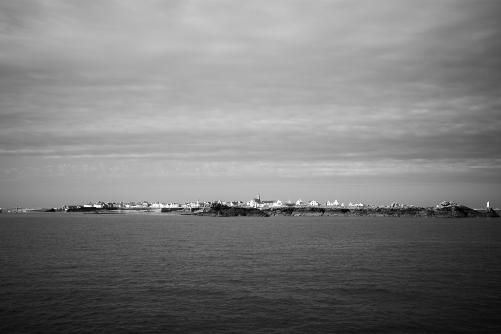 black and white, bretagne, brittany, bw, ile de sein, mer, monochrom, monochrome, noir et blanc, ocean, rocher, rock, sea