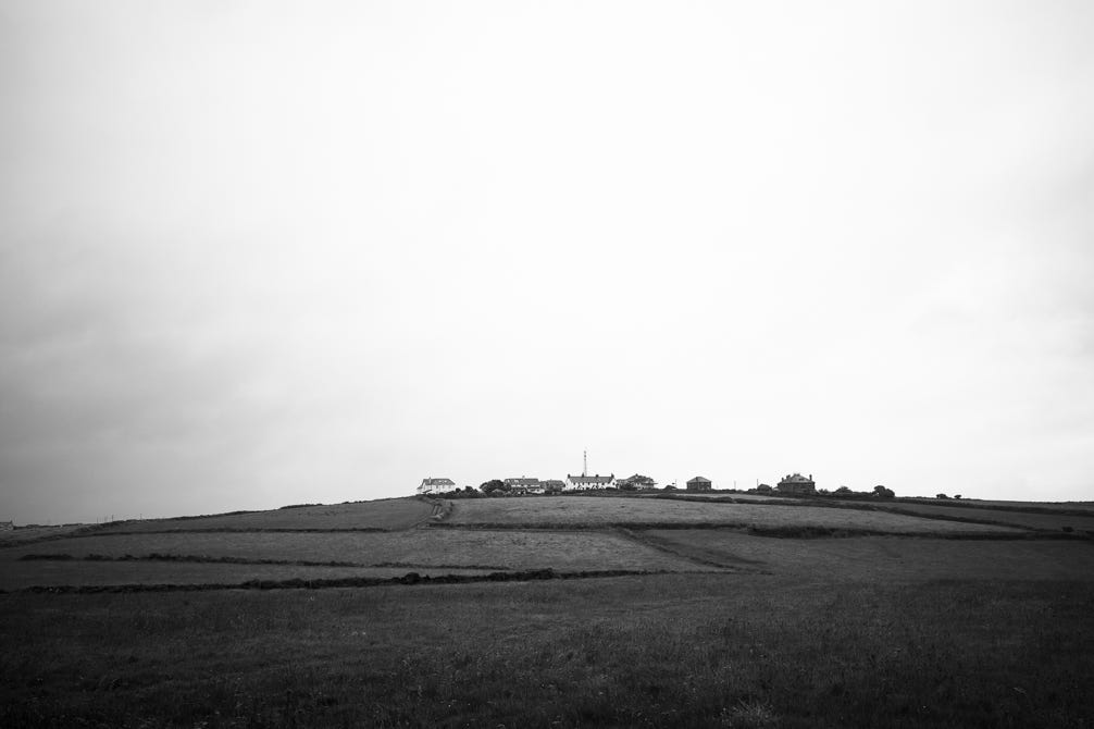 paysage, oretail photography,  olivier retail, black and white, bw, champ, cornouailles, cornwall, england, field, house, lande, maison, monochrom, monochrome, moor, noir et blanc, UK, united kingdom, landscape
