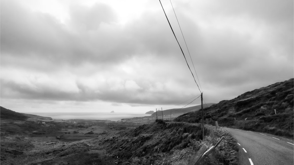 Ireland, Irlande, black and white, bw, kerry, monochrom, monochrome, noir et blanc, oretail photography, road, route, skellig