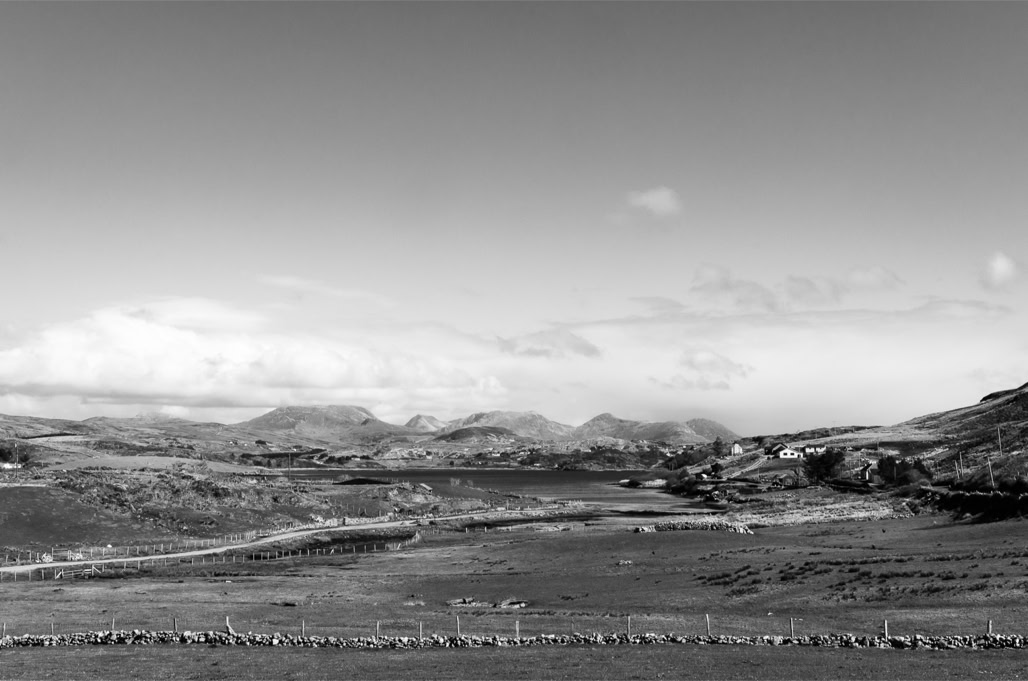 Ireland, Irlande, black and white, bw, connemara, lande, monochrom, monochrome, moor, noir et blanc, paysage landscape, road, route, twelve bens