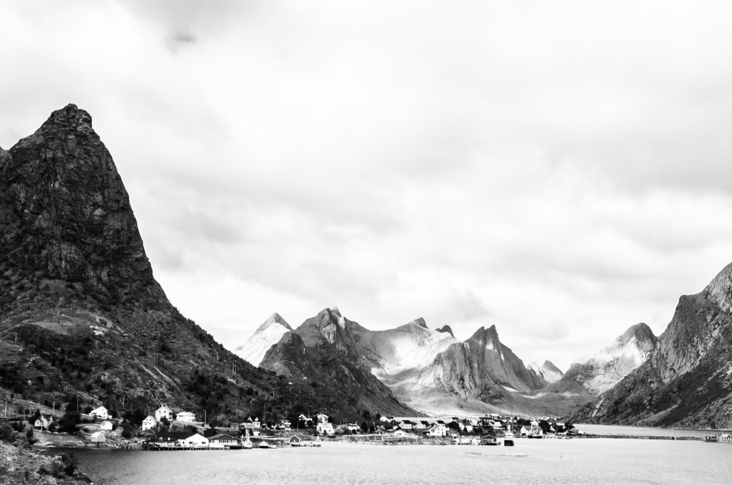 black and white, bw, harbour, lofoten, monochrom, monochrome, montagne, mountain, noir et blanc, norvège, norway, ocean, port, village