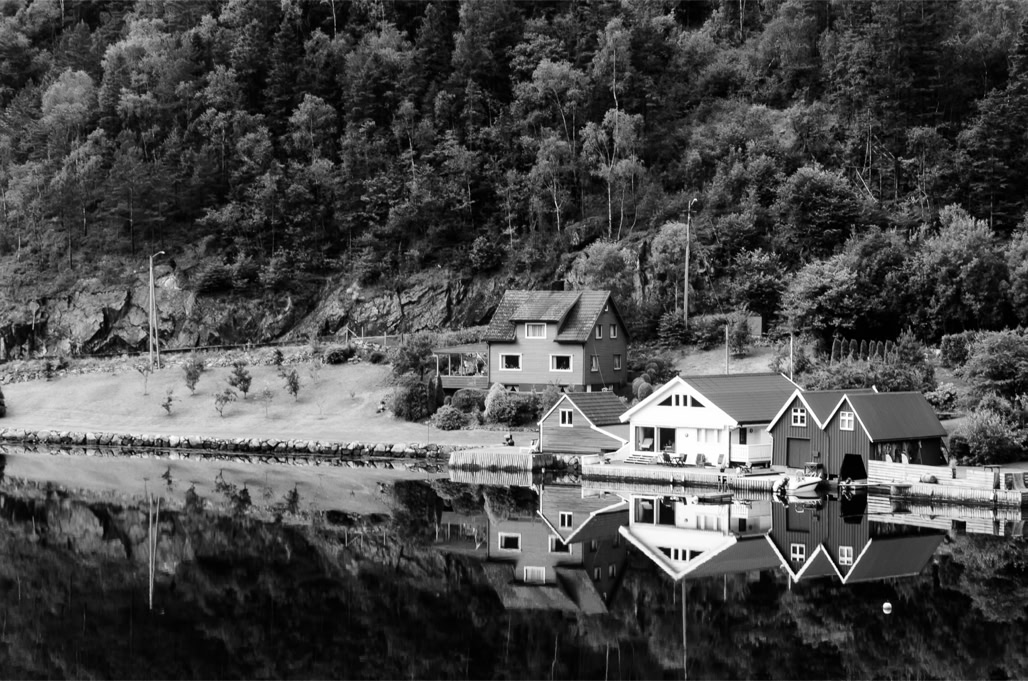 black and white, bw, fjord, house, maison, monochrom, monochrome, noir et blanc, norvège, norway